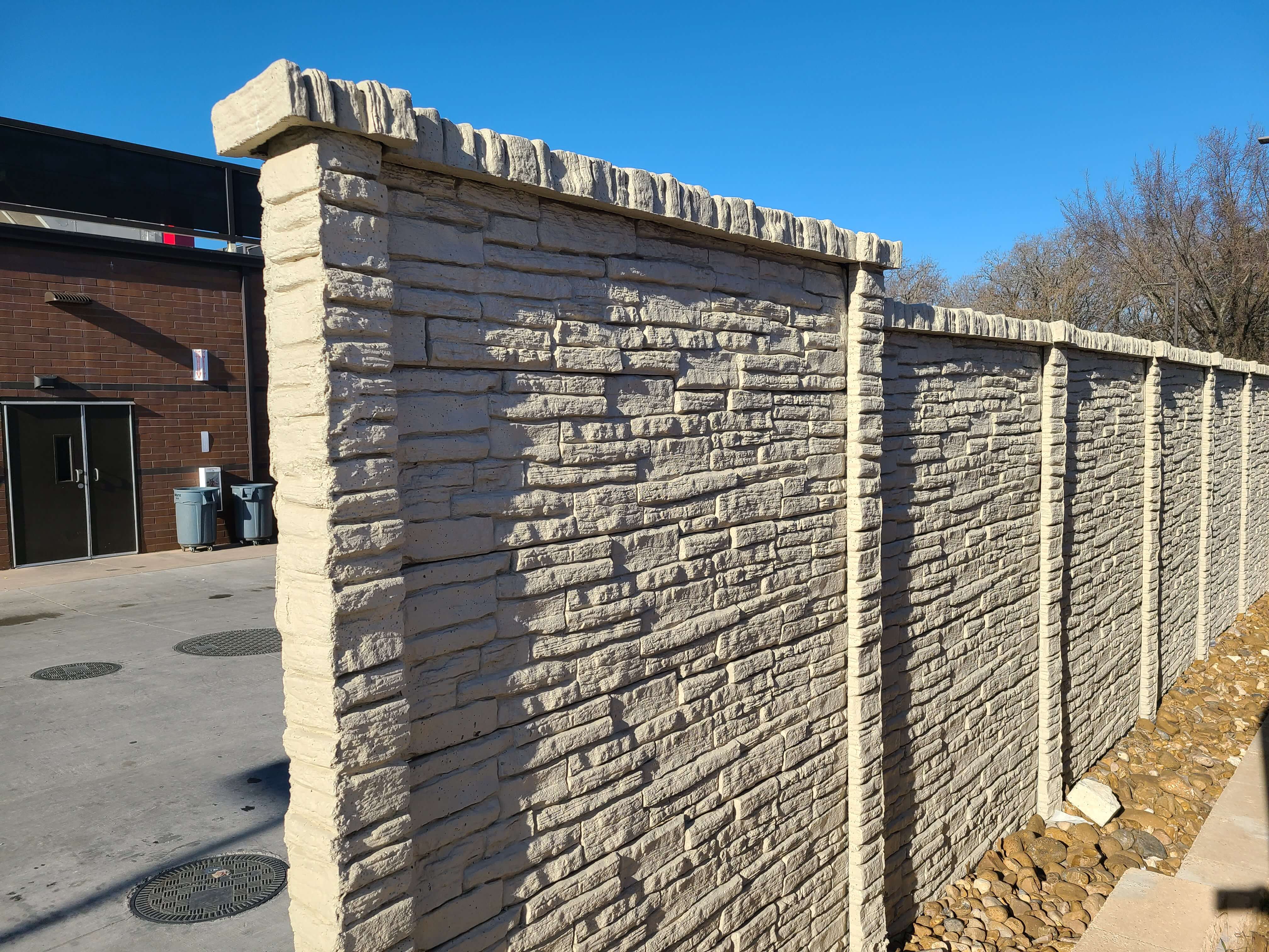 QuikTrip service station concrete fence in Dallas, TX 