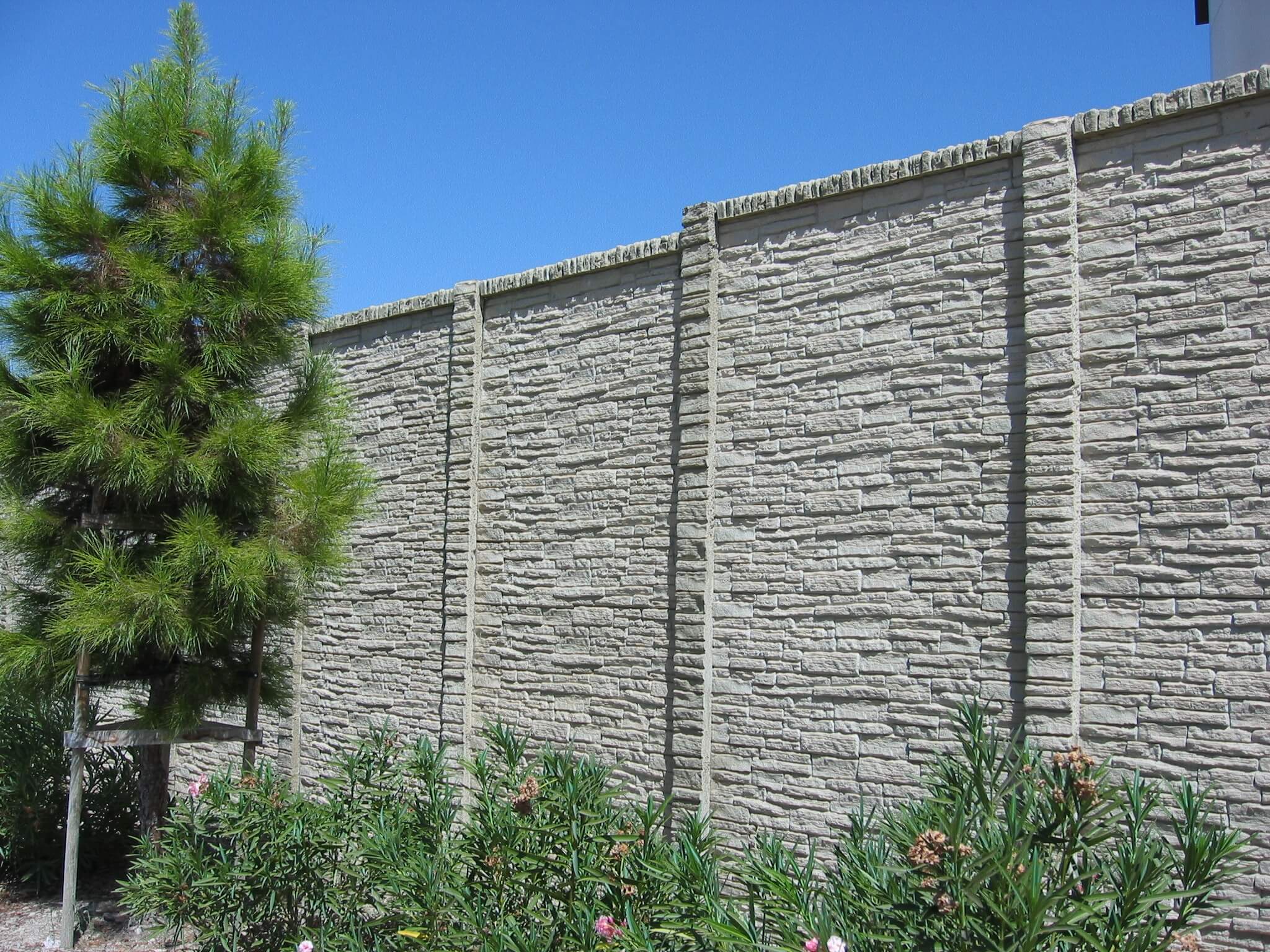 concrete fence stackedstone